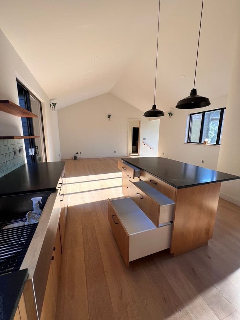 Bend House: 2111 NW Awbrey Rd - 1