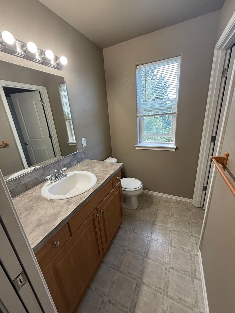Bend Apartment: 471 SW Garfield