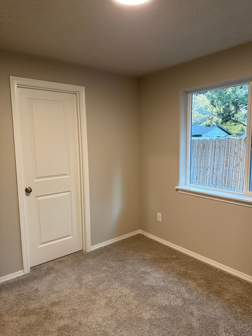Bend House: 832 SE 6th Street unit #2