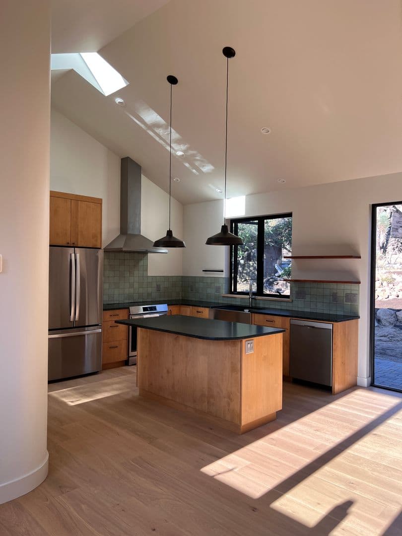Bend House: 2111 NW Awbrey Rd - 1
