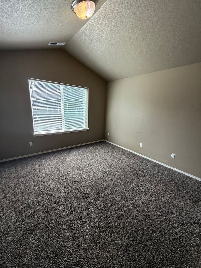 Bend Apartment: 471 SW Garfield