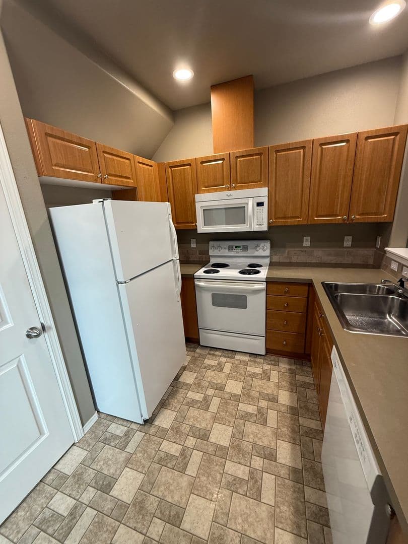 Bend Apartment: 471 SW Garfield