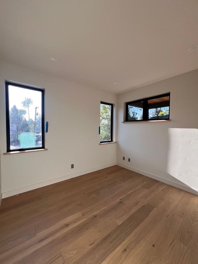 Bend House: 2111 NW Awbrey Rd - 1
