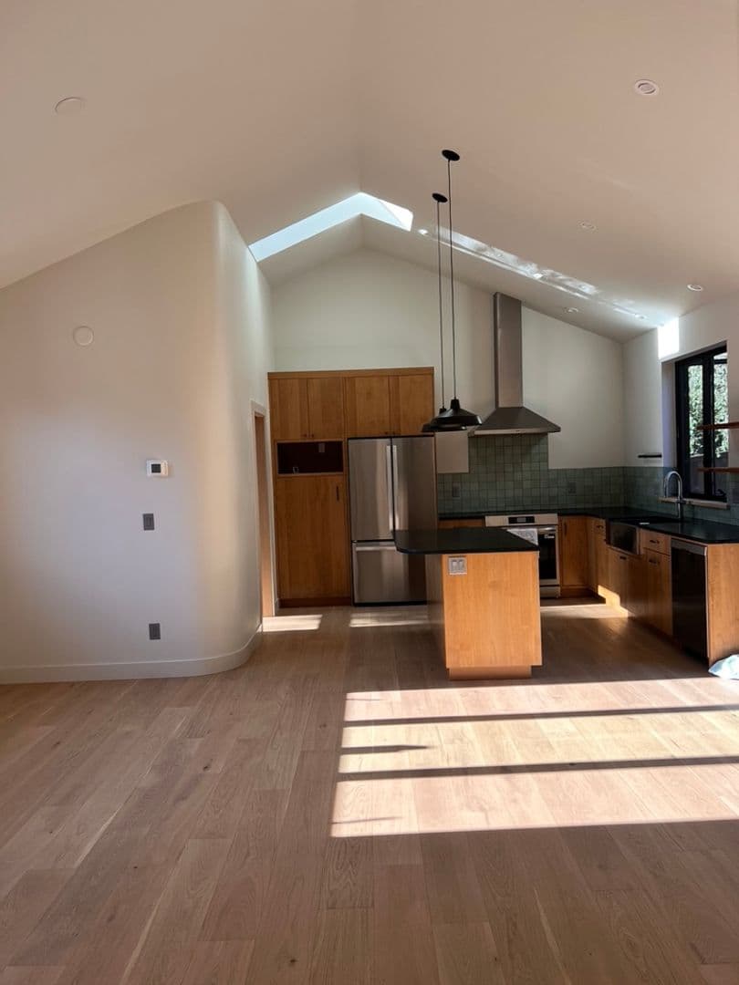 Bend House: 2111 NW Awbrey Rd - 1