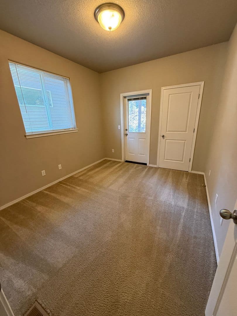 Bend Apartment: 423 SW Garfield