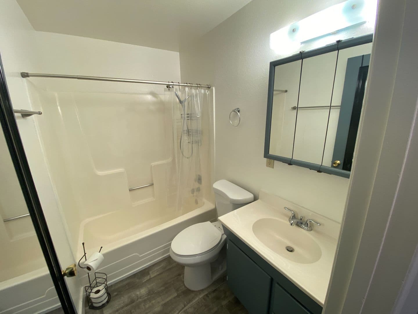 Bend Apartment: 1205 NE Ross Rd
