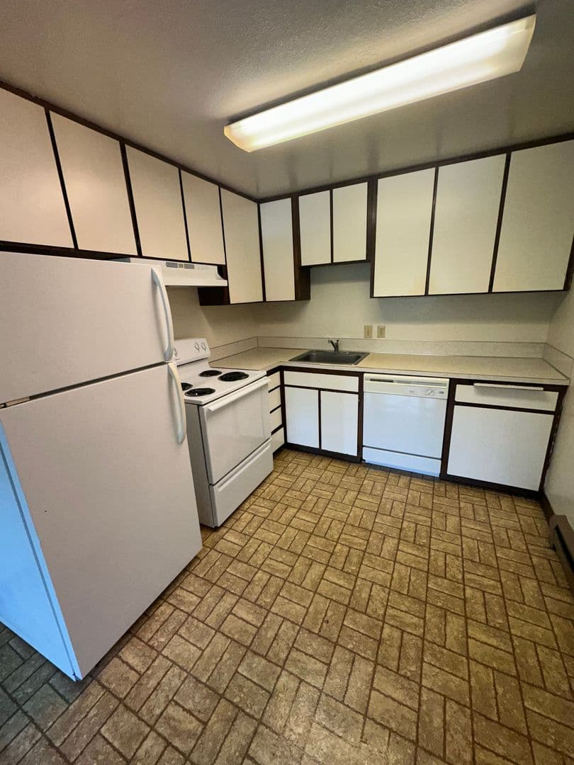Bend Apartment: 1459 NW Albany