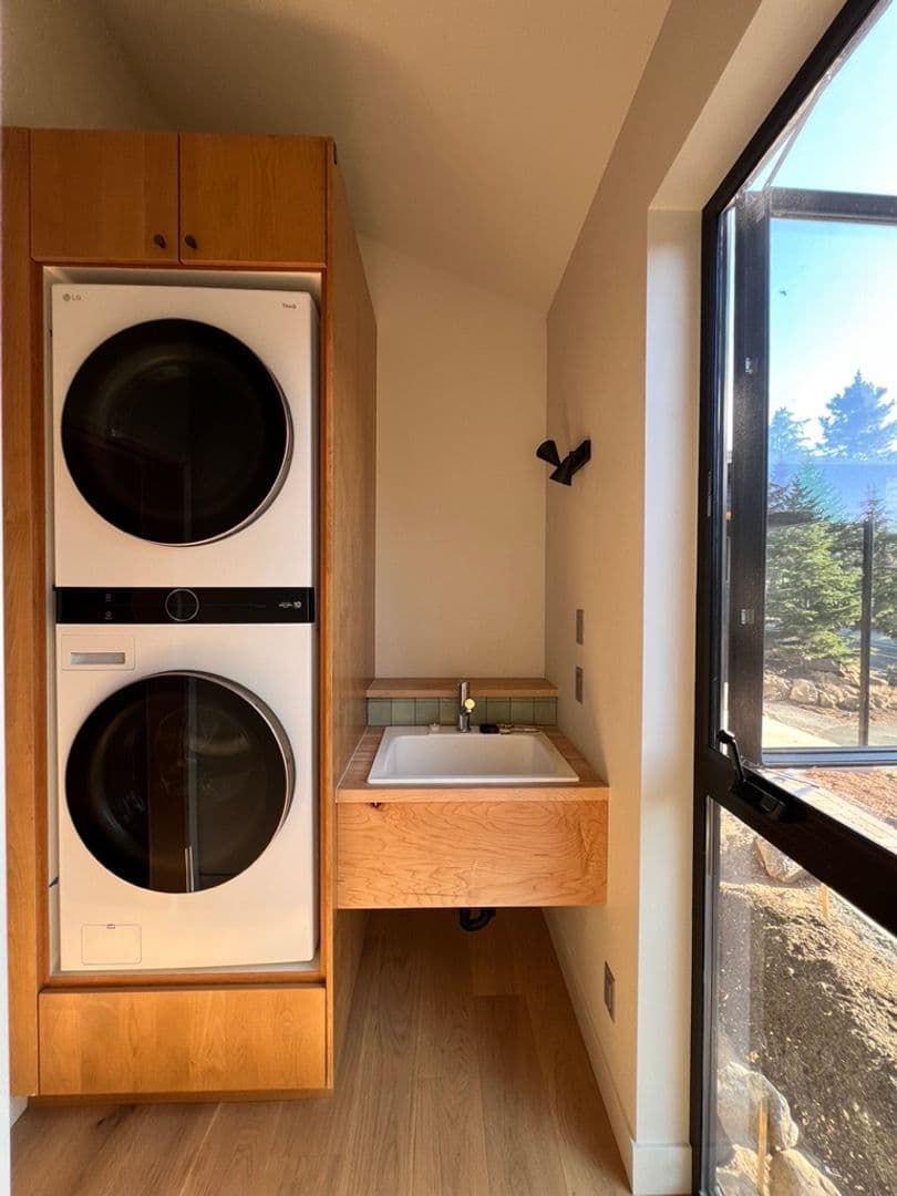 Bend House: 2111 NW Awbrey Rd - 1