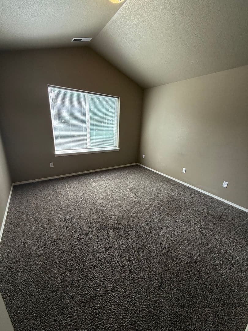 Bend Apartment: 471 SW Garfield