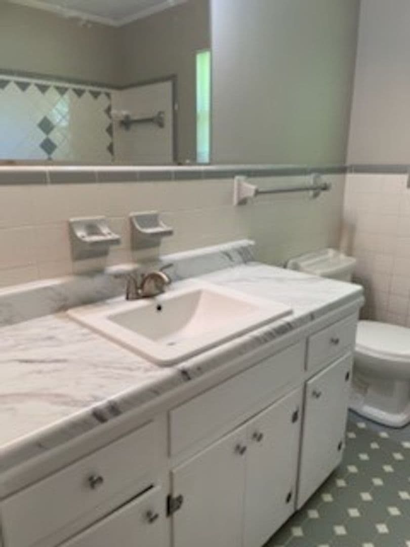 Cleveland House: 740 Haywood Dr