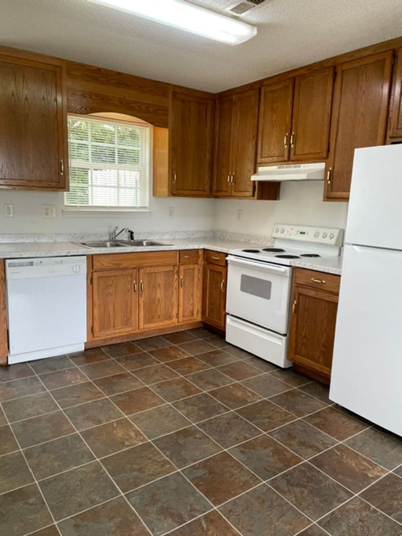 Cleveland Apartment: 2740-2746 Blue Springs Rd SE