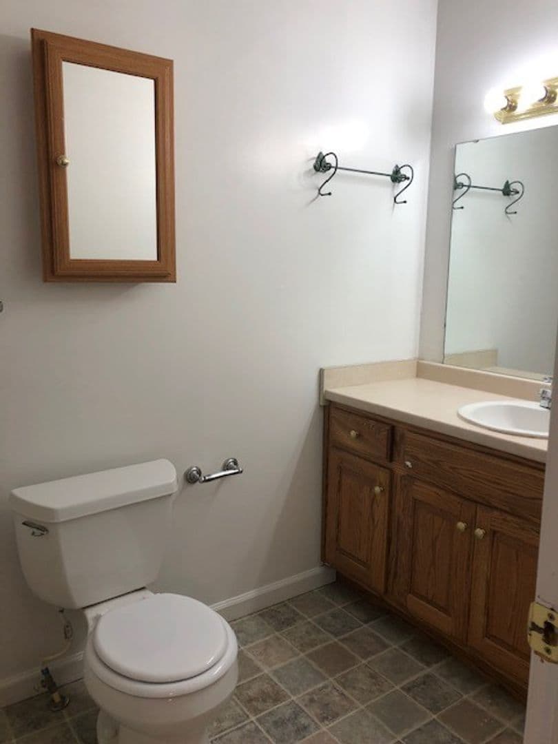 Cleveland Apartment: 1095/1097 Urbane Rd