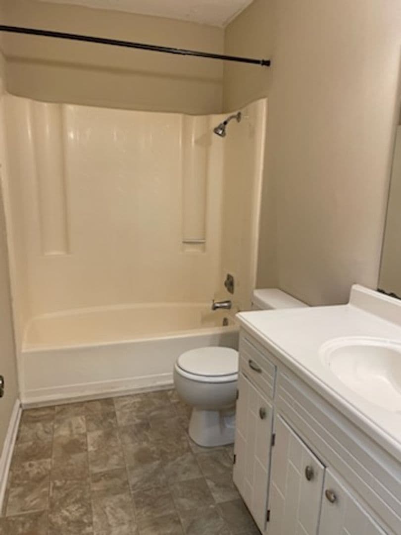Cleveland Apartment: 1164/1166 Hamilton Circle