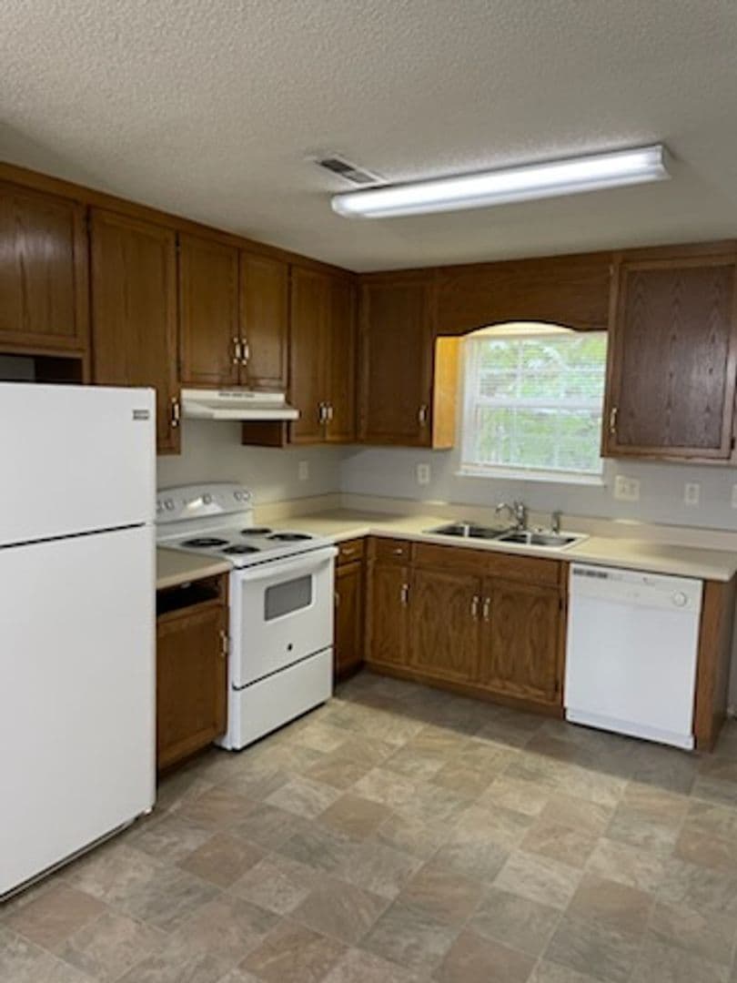 Cleveland Apartment: 2740-2746 Blue Springs Rd SE