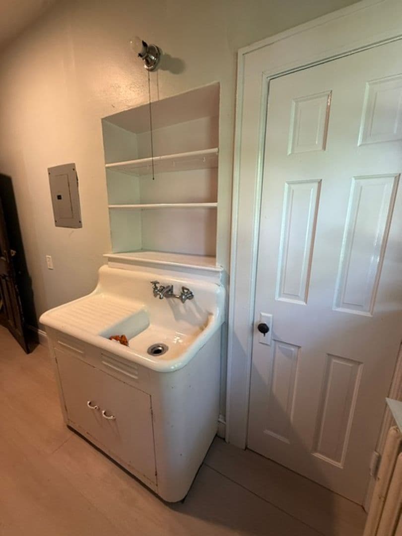 Cleveland Apartment: 1533 N Ocoee St.