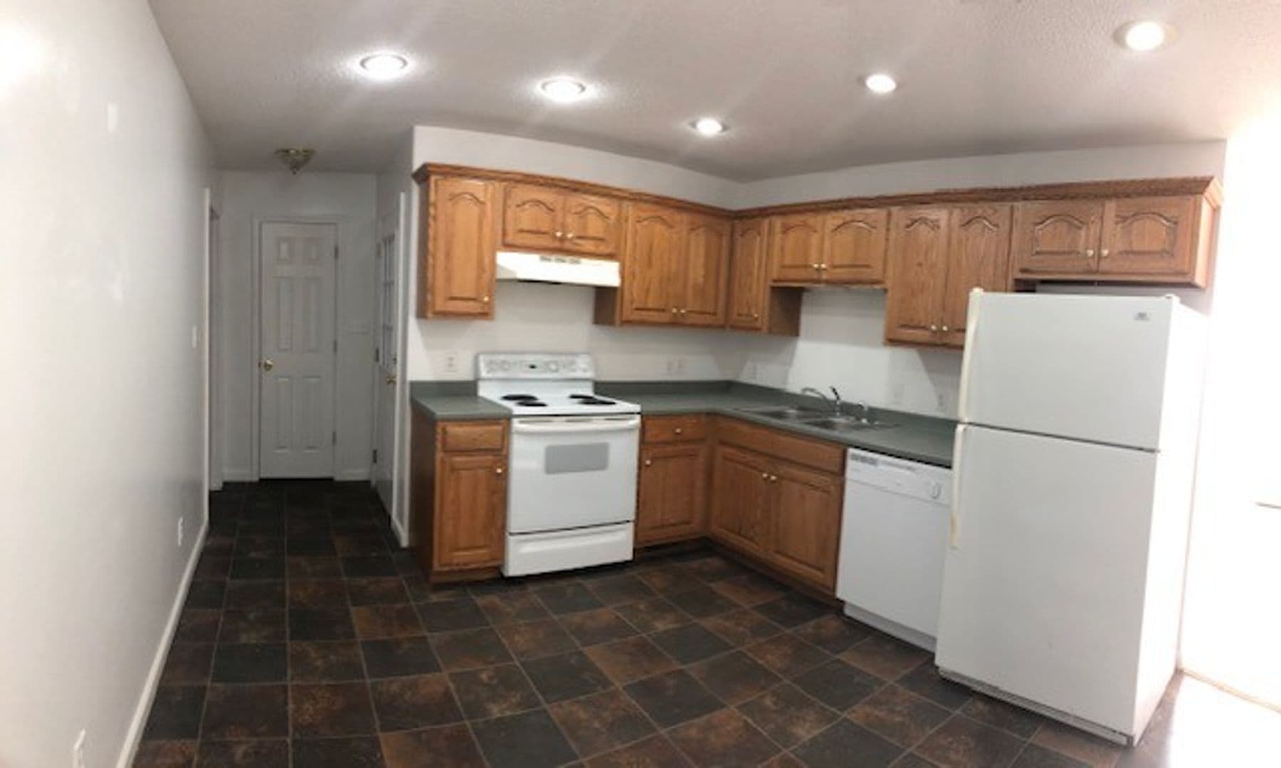 Cleveland Apartment: 1095/1097 Urbane Rd