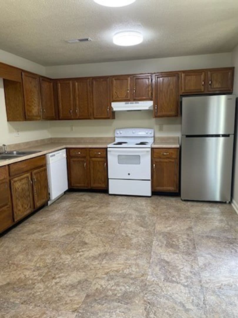 Cleveland Apartment: 900 Stratford Circle