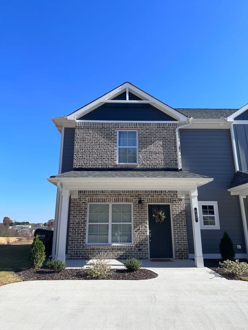 Cleveland Townhome: 437 Bellingham Dr. NE