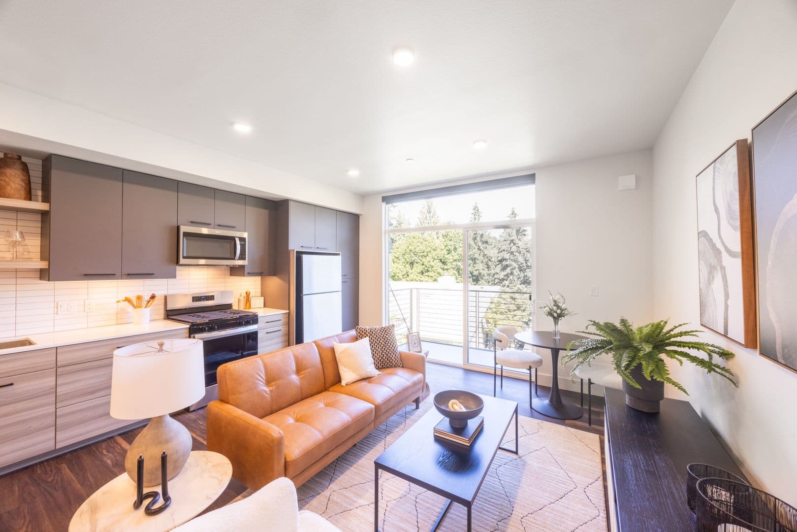 Eugene Apartment: 185 Fairway Loop