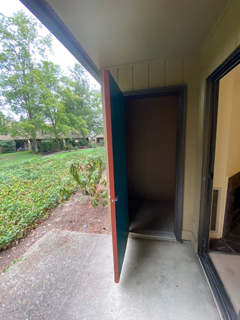 Eugene Apartment: 1800 Cal Young Road