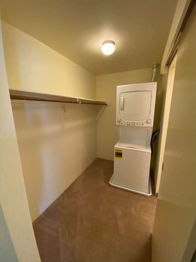 Eugene Apartment: 1800 Cal Young Road