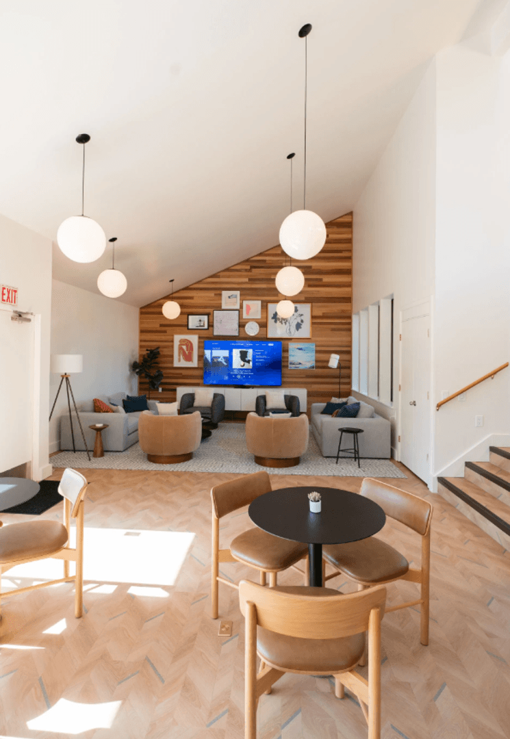 Eugene Apartment: 1800 Cal Young Road