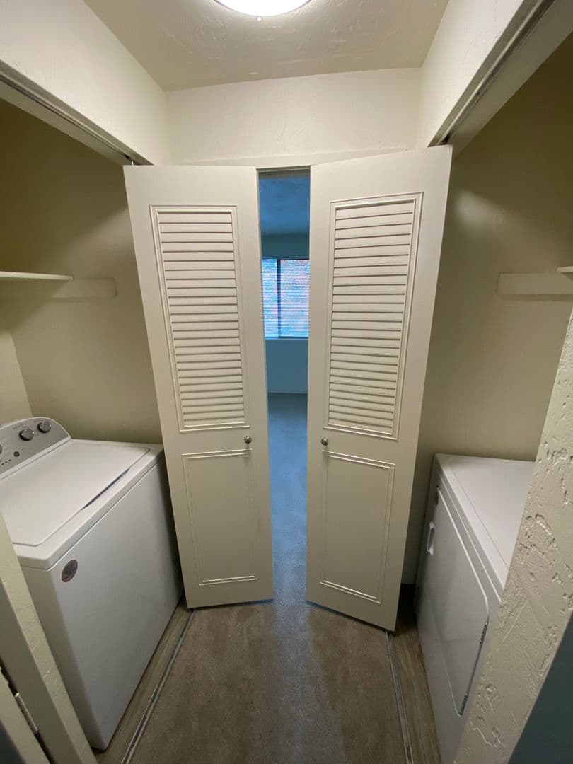 Eugene Apartment: 1800 Cal Young Road