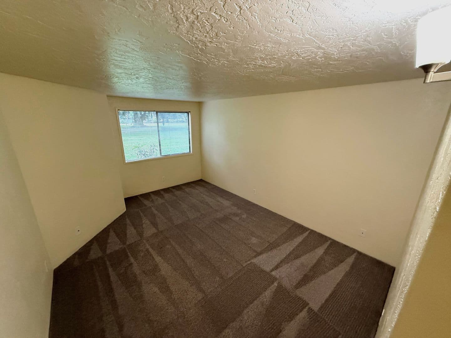 Eugene Apartment: 1800 Cal Young Road