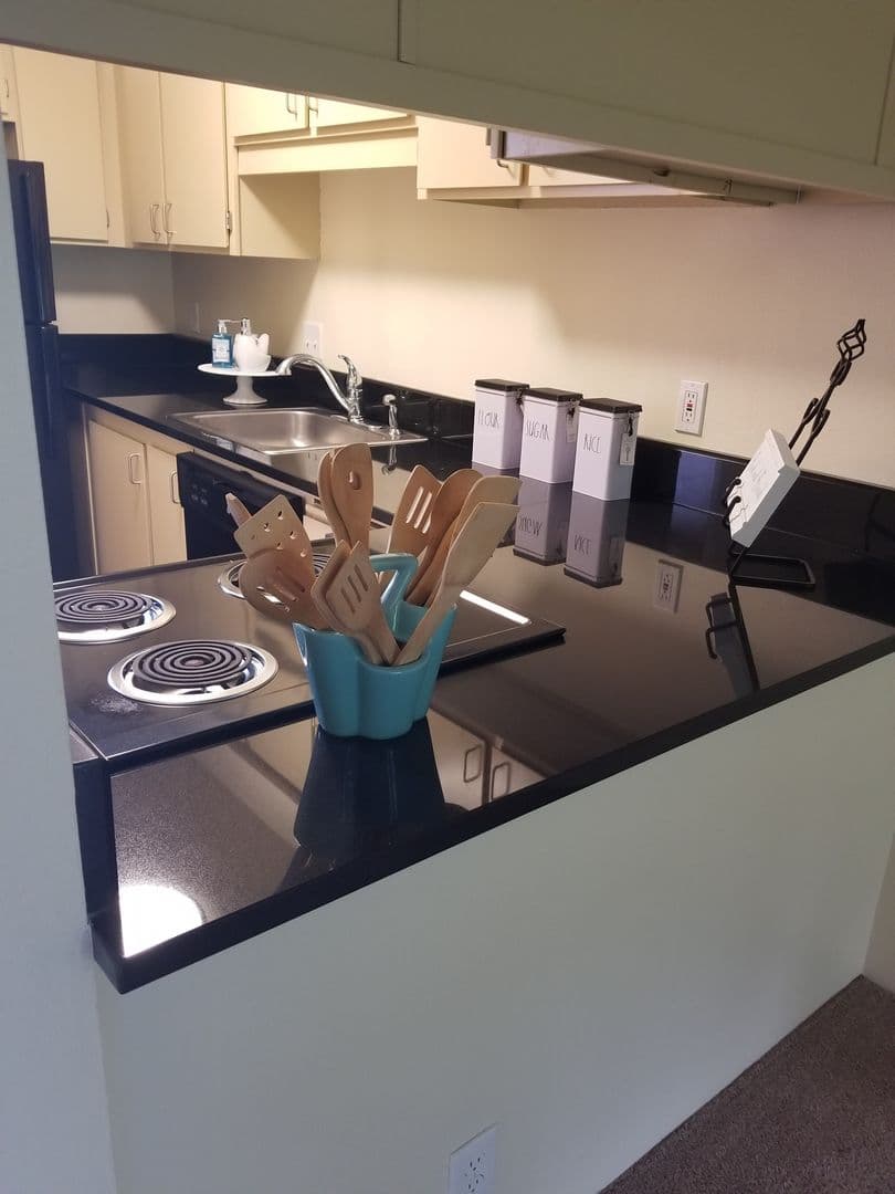 Eugene Apartment: 1800 Cal Young Road