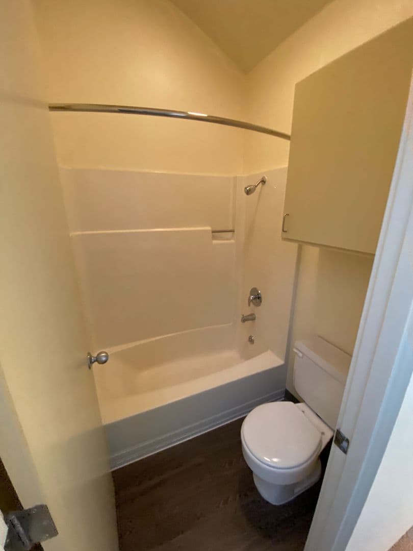 Eugene Apartment: 1800 Cal Young Road