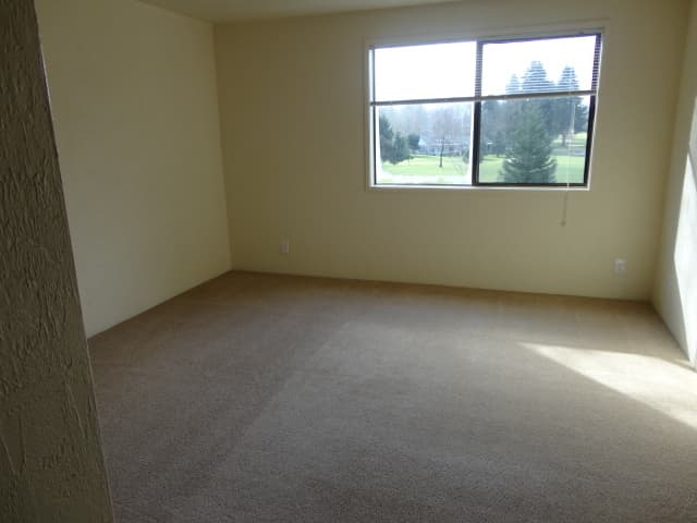 Eugene Apartment: 1800 Cal Young Road