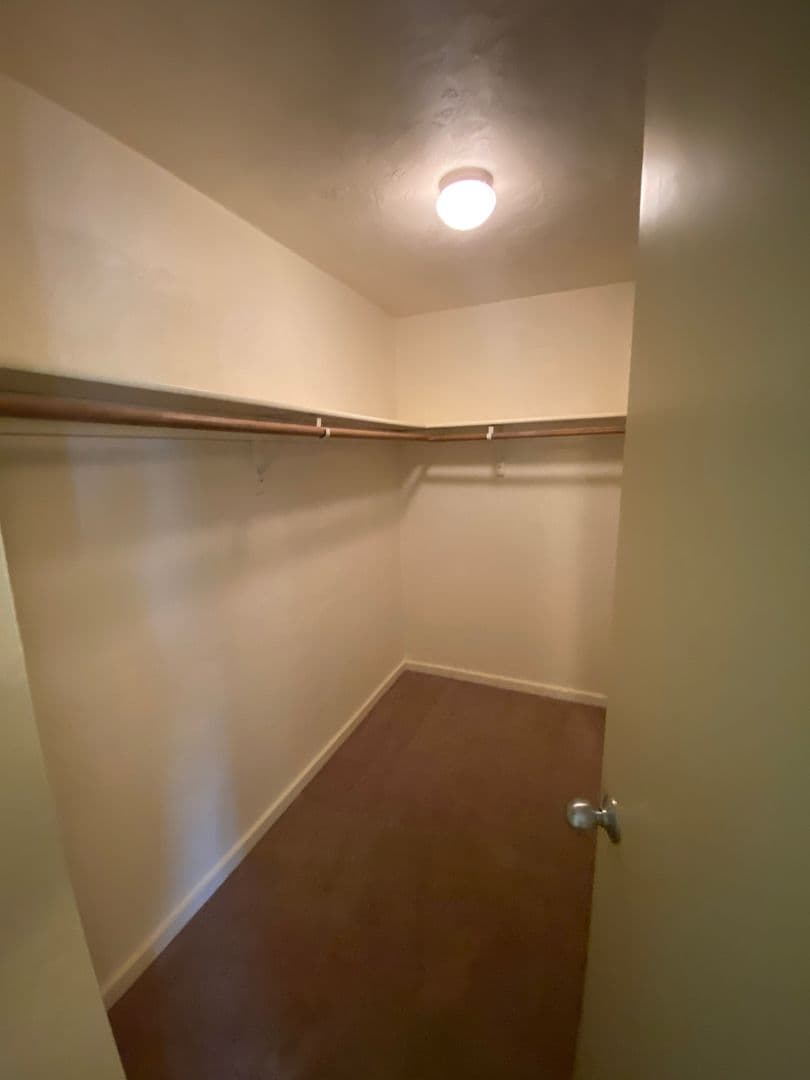 Eugene Apartment: 1800 Cal Young Road