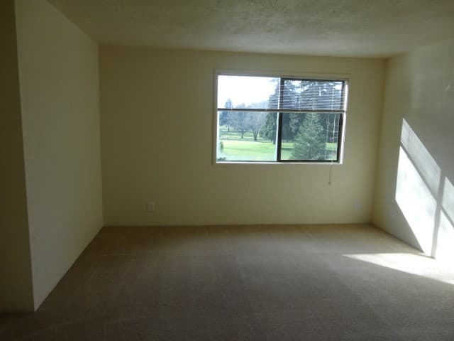 Eugene Apartment: 1800 Cal Young Road