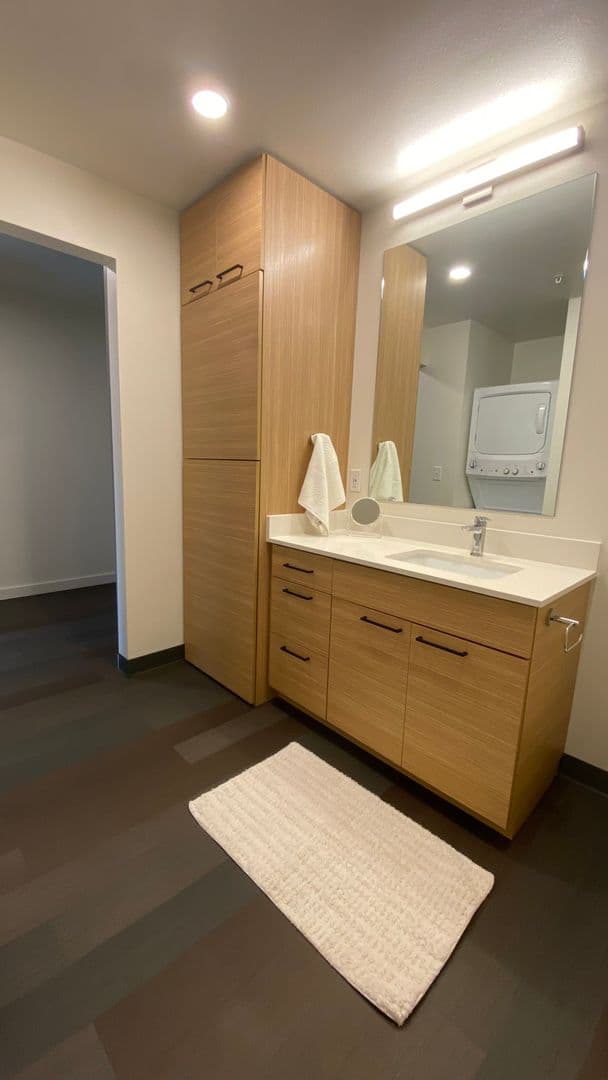 Eugene Apartment: 1030 Ferry St