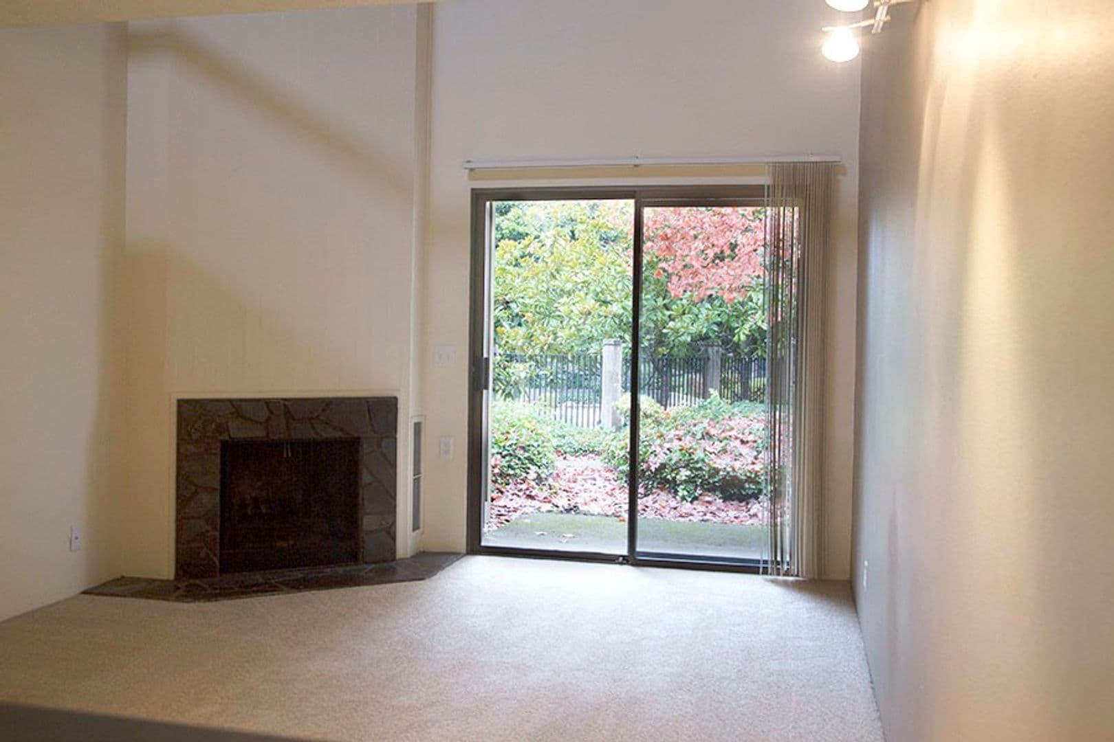 Eugene Apartment: 1800 Cal Young Road