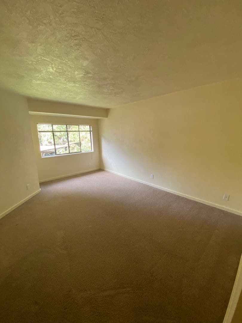 Eugene Apartment: 1800 Cal Young Road
