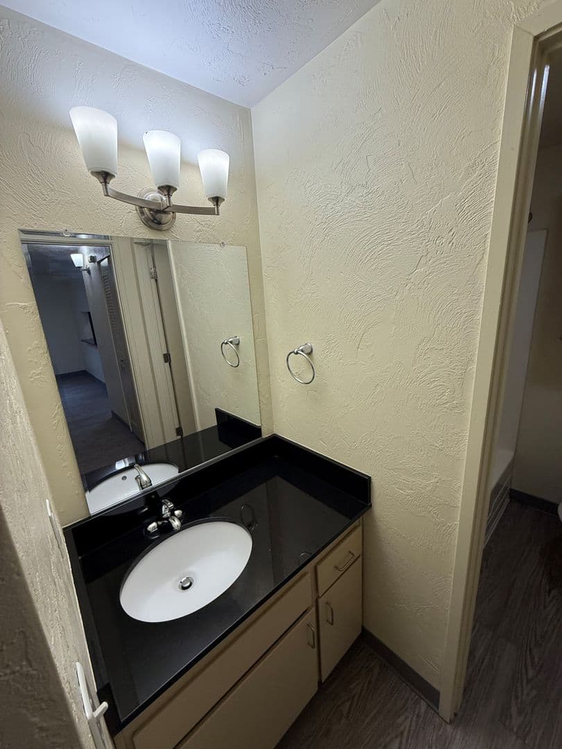 Eugene Apartment: 1800 Cal Young Road