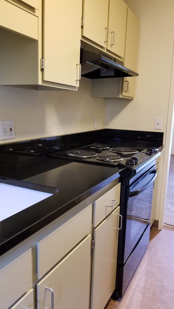 Eugene Apartment: 1800 Cal Young Road