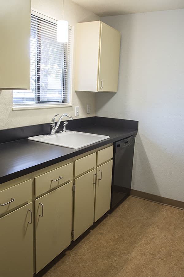 Eugene Apartment: 1800 Cal Young Road