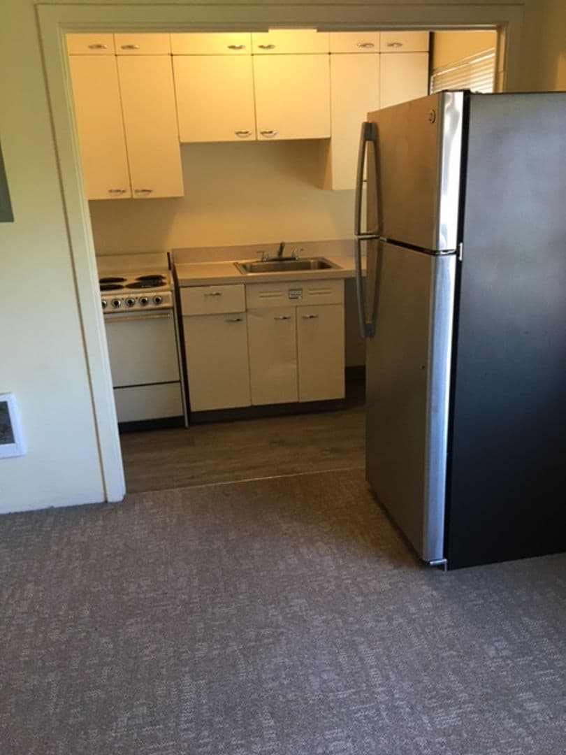 Eugene Apartment: 1040-1050 Ferry St