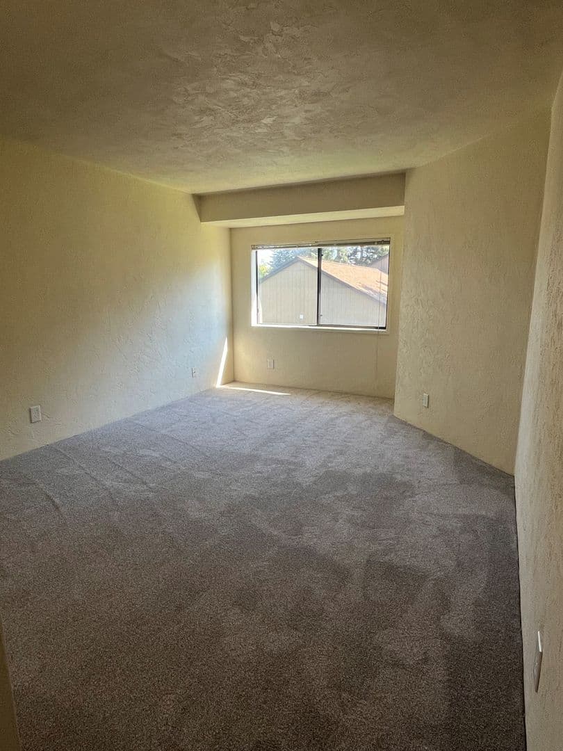 Eugene Apartment: 1800 Cal Young Road