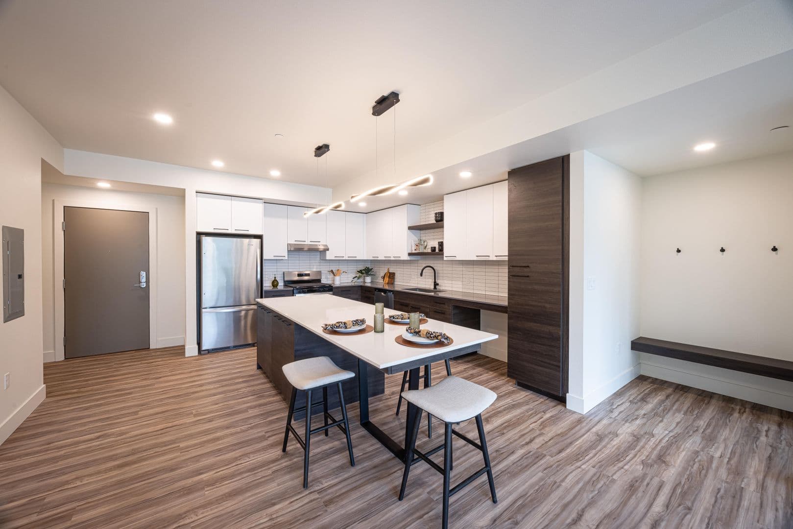 Eugene Apartment: 185 Fairway Loop