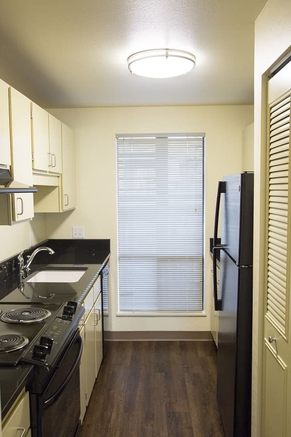 Eugene Apartment: 1800 Cal Young Road