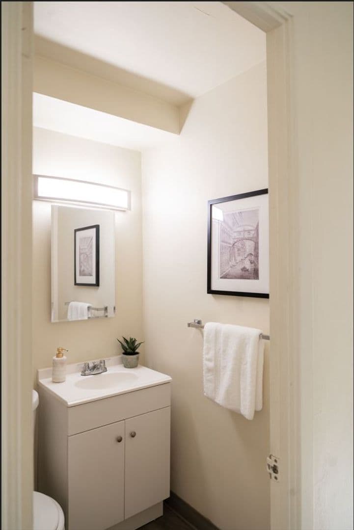 Eugene Apartment: 1040-1050 Ferry St