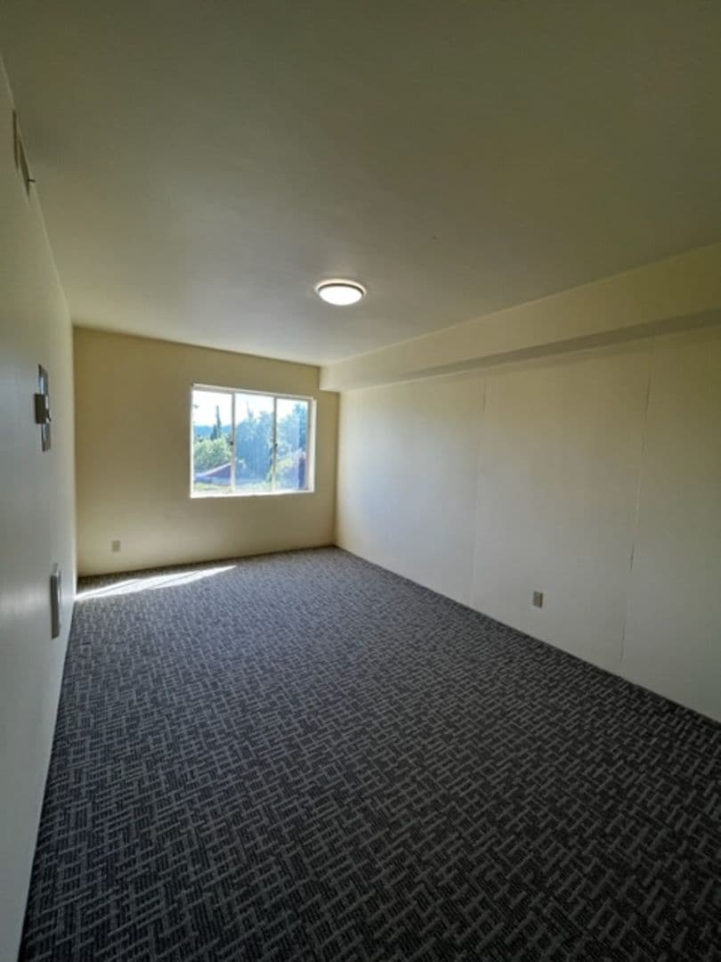 Eugene Apartment: 1040-1050 Ferry St