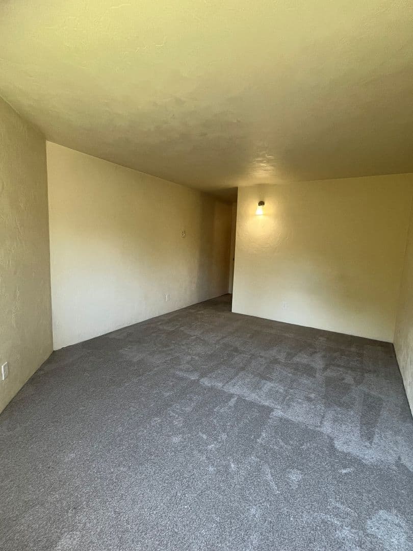 Eugene Apartment: 1800 Cal Young Road