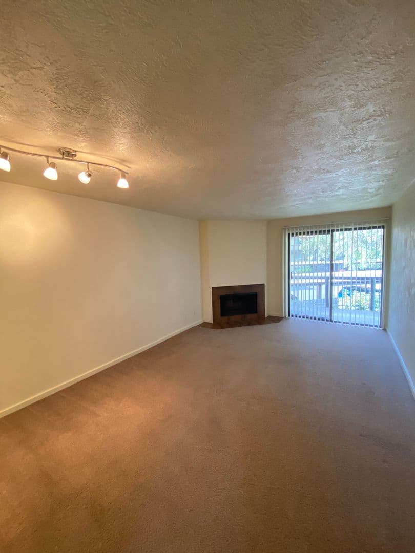 Eugene Apartment: 1800 Cal Young Road