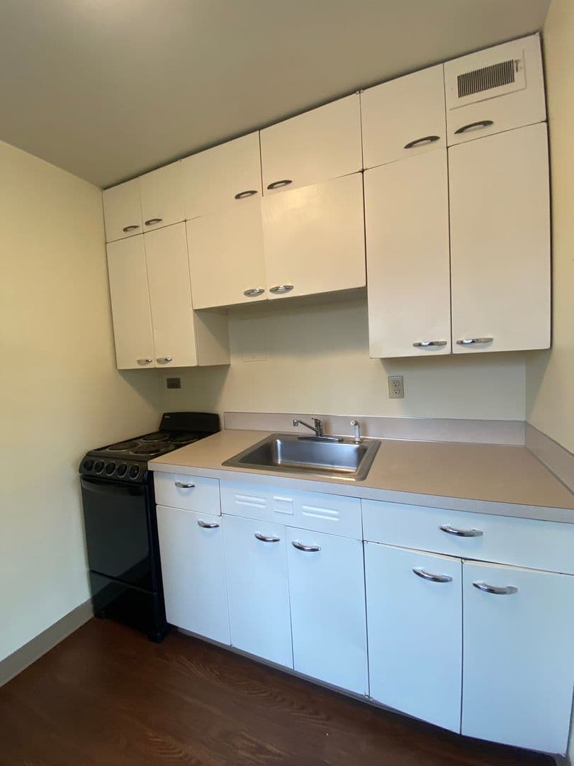Eugene Apartment: 1040-1050 Ferry St