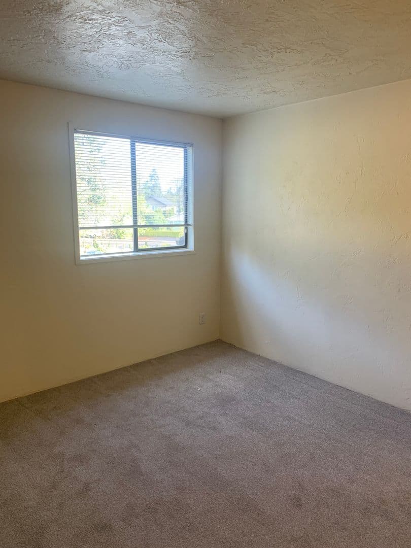 Eugene Apartment: 1800 Cal Young Road