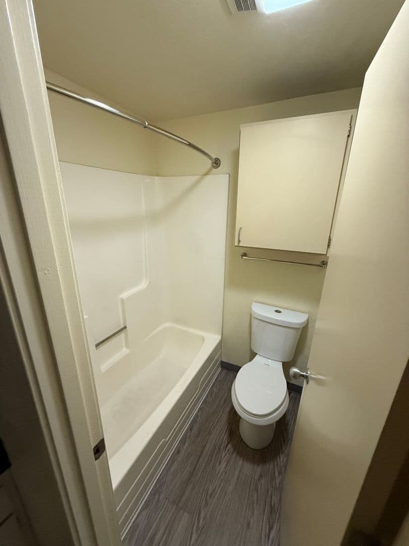 Eugene Apartment: 1800 Cal Young Road